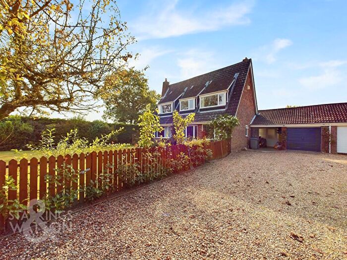 4 Bedroom Chalet For Sale In Blofield Corner Road, Little Plumstead, Norwich, NR13