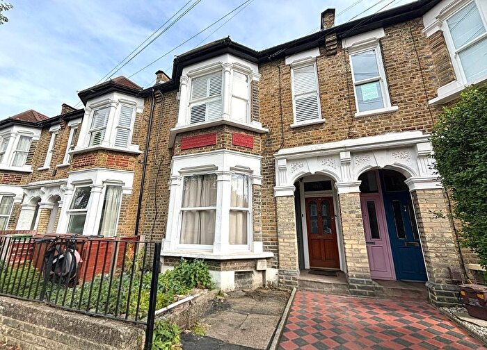 2 Bedroom Flat To Rent In Morley Road, London, E10