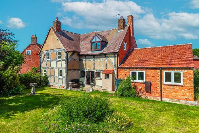 3 Bedroom Cottage For Sale In The Square, Long Itchington, Southam, CV47