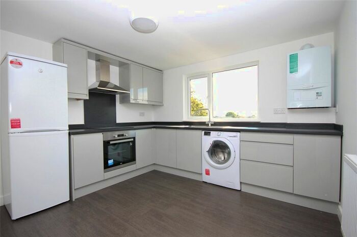 1 Bedroom Flat To Rent In Chigwell Road, London E18