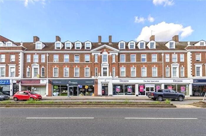 1 Bedroom Flat To Rent In Walton On Thames, Surrey, KT12