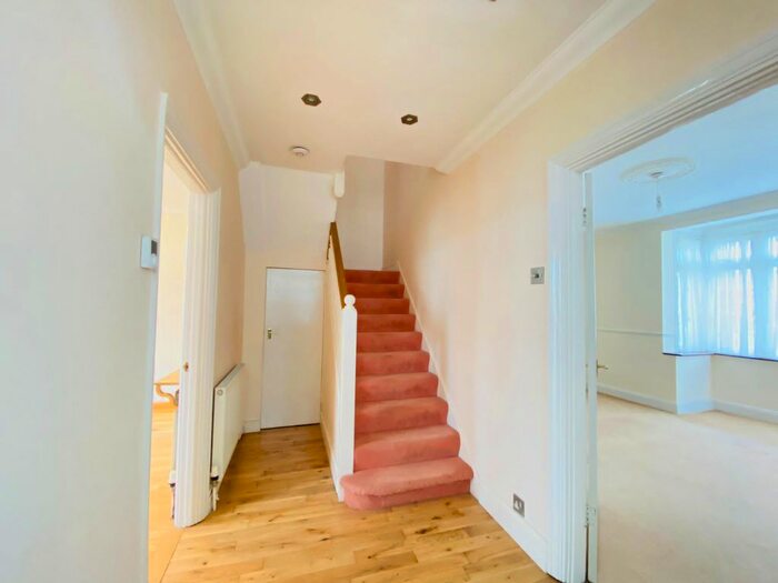 3 Bedroom Terraced House To Rent In Palm Road, Romford, RM7