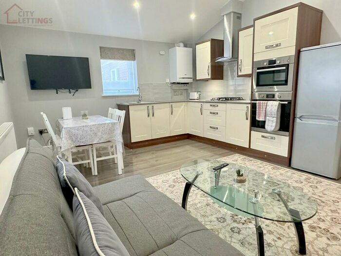 2 Bedroom Apartment To Rent In Gedling Grove, Arboretum, NG7