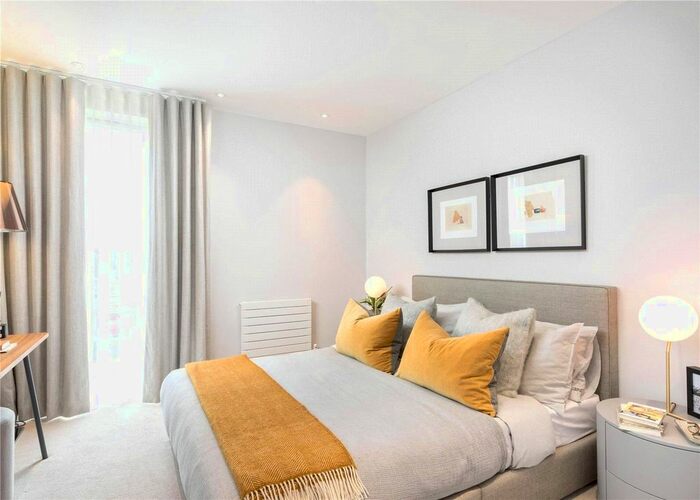 1 Bedroom Flat To Rent In Hamond Court, Queenshurst Square, KT2