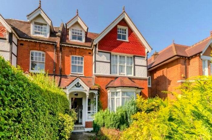 2 Bedroom Flat To Rent In Cranes Park, Surbiton, KT5