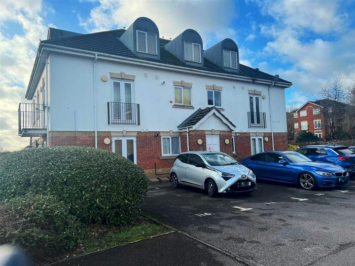 2 Bedroom Flat For Sale In Byewaters, Watford, WD18