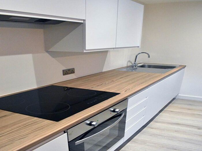 2 Bedroom Flat To Rent In Conditioning House, Bradford, West Yorkshire, BD1