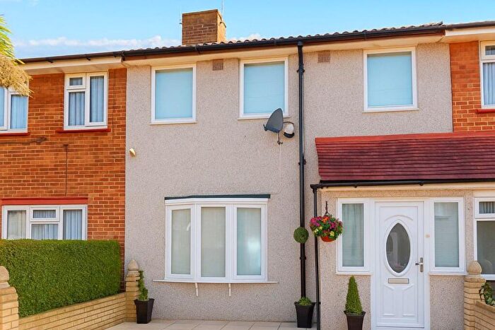 3 Bedroom House For Sale In Murray Square, London, E16