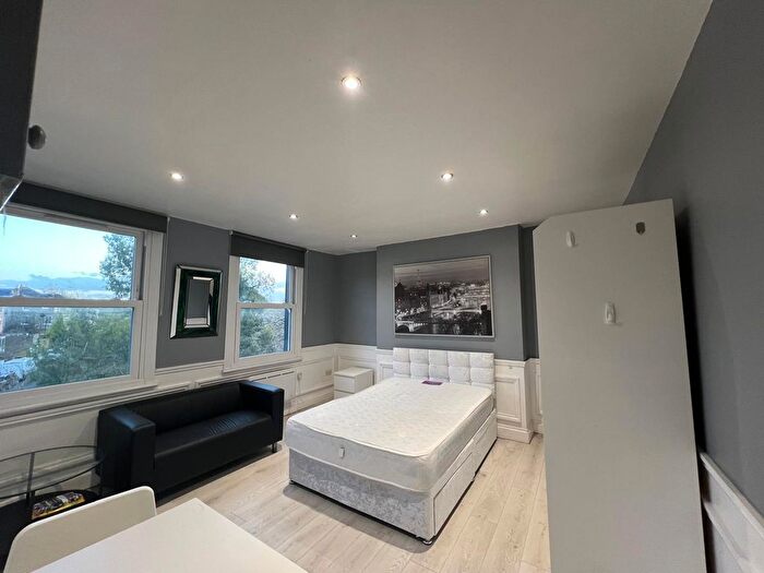 Studio To Rent In Stoke Newington Common, London, N16