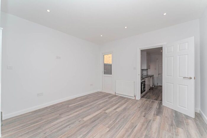4 Bedroom Semi-Detached House To Rent In Willoughby Road, Langley, SL3