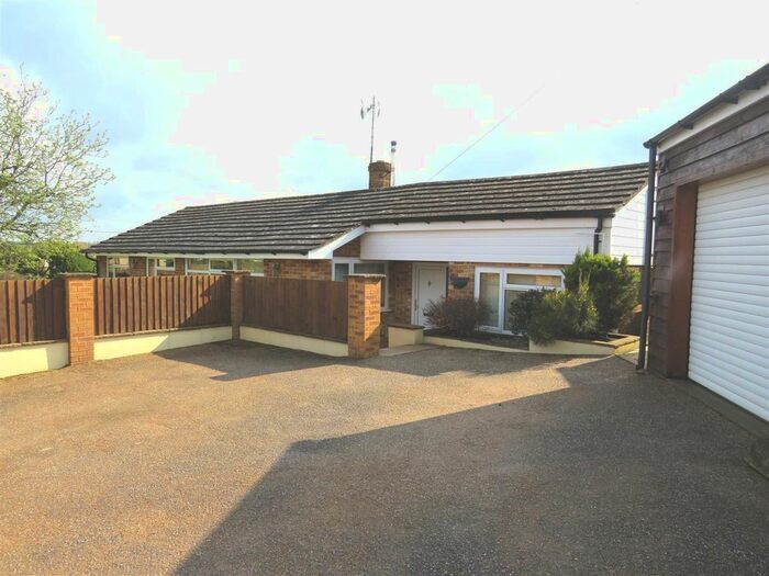 4 Bedroom Detached Bungalow For Sale In West Side, Allington, Salisbury, SP4