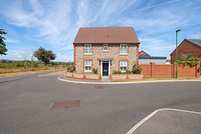 3 Bedroom Detached House For Sale In Burgess Close, Chichester, PO18