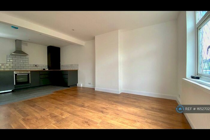 3 Bedroom Semi-Detached House To Rent In Greenway, Pinner, HA5