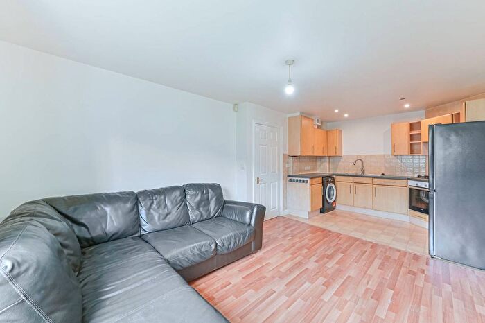 1 Bedroom Flat For Sale In Chestnut Grove, Penge, London, SE20