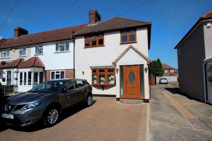 3 Bedroom End Of Terrace House To Rent In Ingrebourne Road, Rainham, Essex, RM13