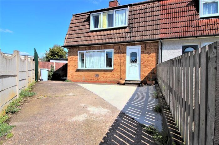 3 Bedroom Semi-Detached House For Sale In Greendale Crescent, Clipstone Village, Mansfield, NG21