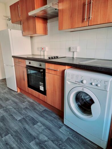 2 Bedroom Flat To Rent In Ellisfield Drive, London, SW15