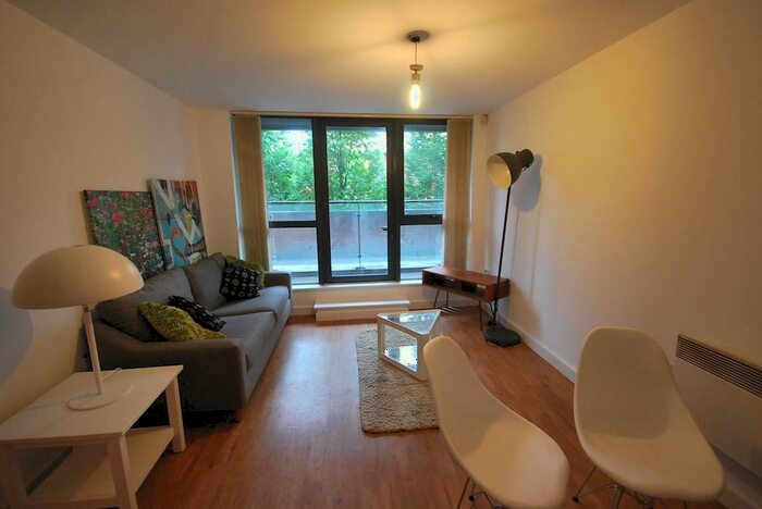 2 Bedroom Flat To Rent In Bury Road, Manchester, M3
