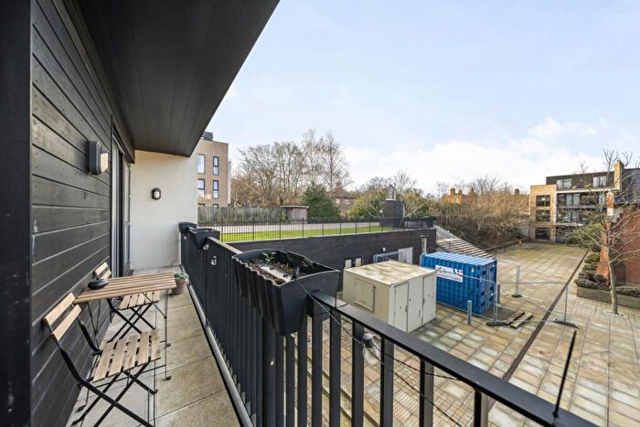 2 Bedroom Flat To Rent In Ashmore Road London, SE18