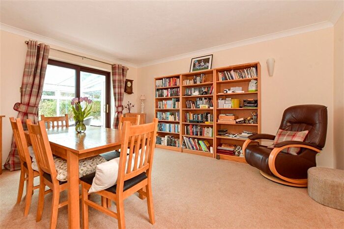 3 Bedroom Link Detached House For Sale In Audley Court, Freshwater, Isle Of Wight, PO40