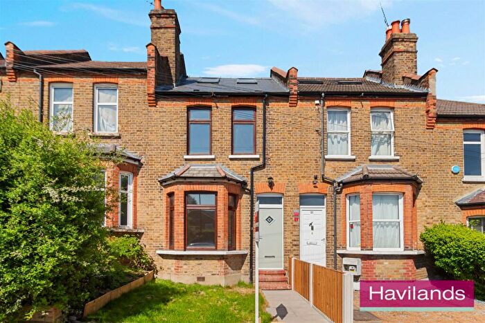 4 Bedroom House For Sale In Chelmsford Road, London, N14