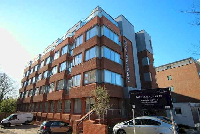 1 Bedroom Flat To Rent In Farringdon House, Wood St, East Grinstead, RH19