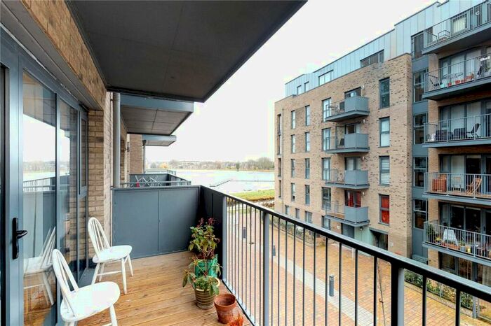 3 Bedroom Apartment To Rent In Green Lanes Walk, Finsbury Park, London, N4