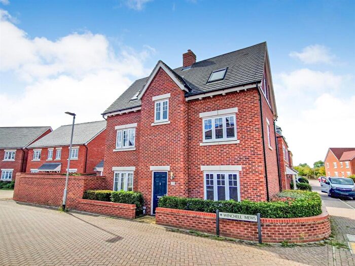 4 Bedroom Detached House For Sale In Winchell Mews, Great Denham, Bedford, MK40