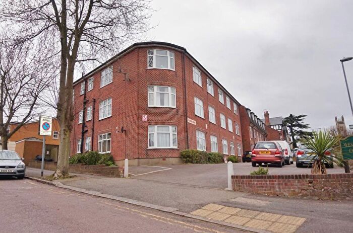 2 Bedroom Flat To Rent In Buckhurst Hill, Essex, IG9