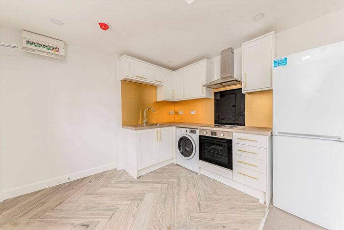 1 Bedroom Flat To Rent In Coombe Lane, London, SW20