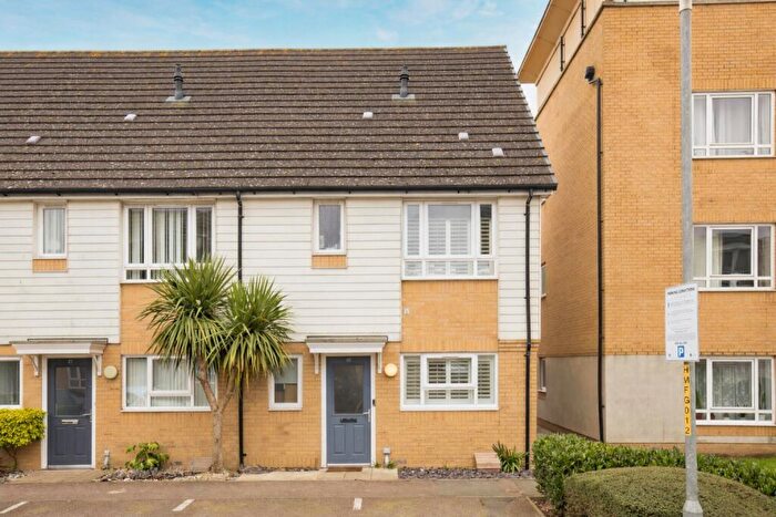 3 Bedroom End Of Terrace House For Sale In Meridian Close, Ramsgate, Kent, CT12