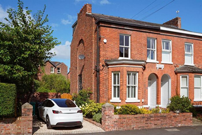 5 Bedroom Semi-Detached House For Sale In Whitelow Road, Chorlton Green, M21