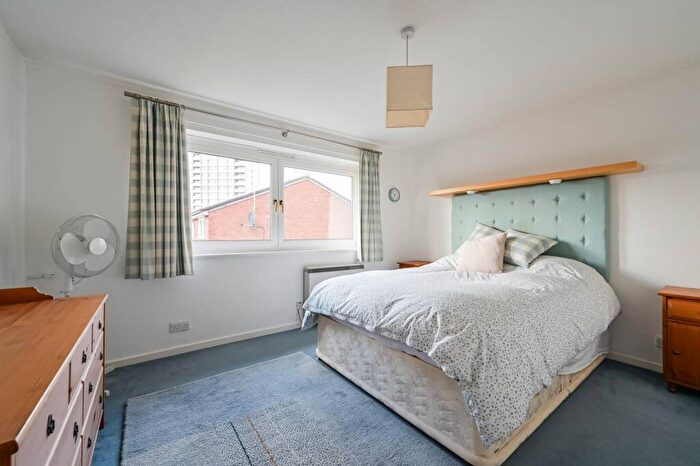 2 Bedroom Flat For Sale In Regent Square, , Bow, London, E3