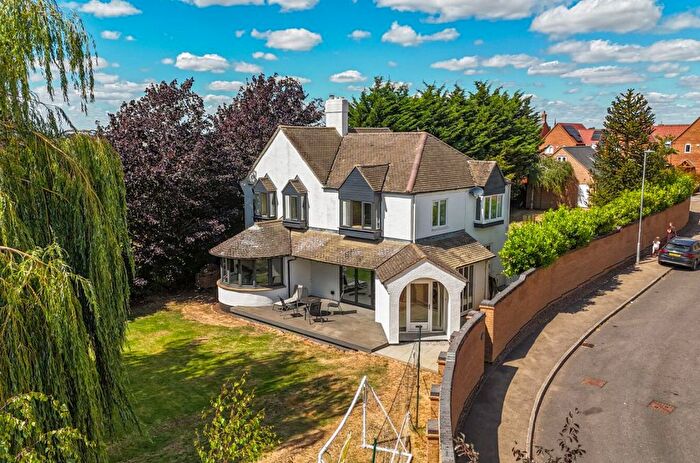 5 Bedroom Detached House For Sale In White Lodge Farm, Burton Latimer, NN15
