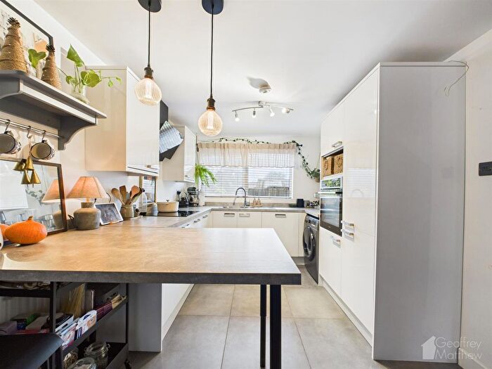 3 Bedroom Terraced House For Sale In Ripon Road, Stevenage, SG1