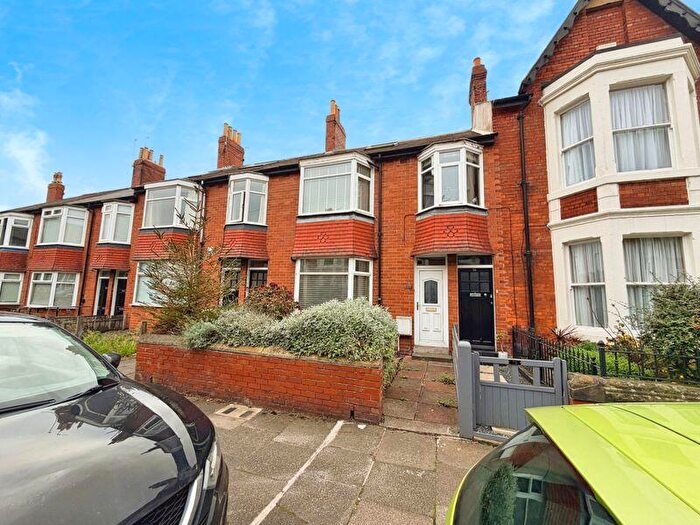 2 Bedroom Flat For Sale In Simonside Terrace, Heaton, Newcastle Upon Tyne, NE6