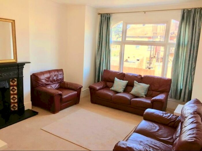 2 Bedroom Flat To Rent In Wellesley Road, Ilford, London IG1