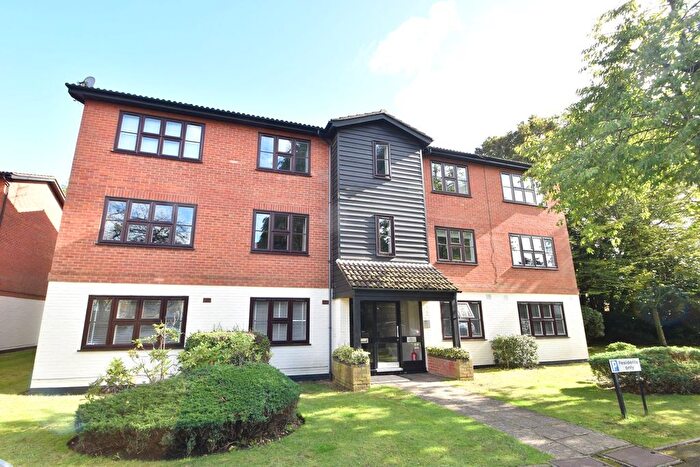 2 Bedroom Flat For Sale In Queens Road, Weybridge, KT13
