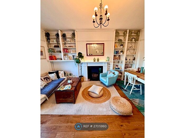 2 Bedroom Flat To Rent In Camden Road, London, NW1