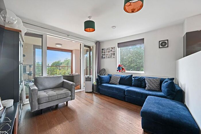 2 Bedroom Flat For Sale In Kenneth Way, London, W5