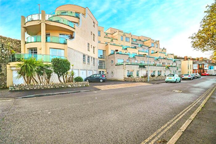 2 Bedroom Flat For Sale In Weston Road, Weymouth, Dorset, DT4