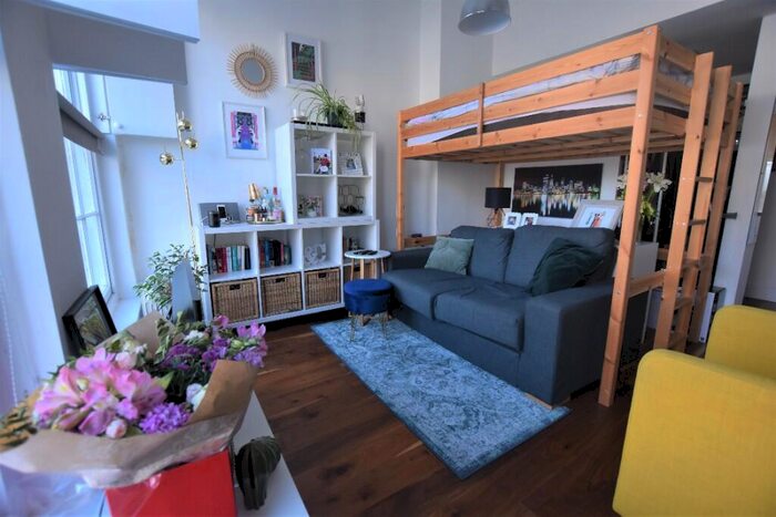 Studio To Rent In Holloway Road, London, N19