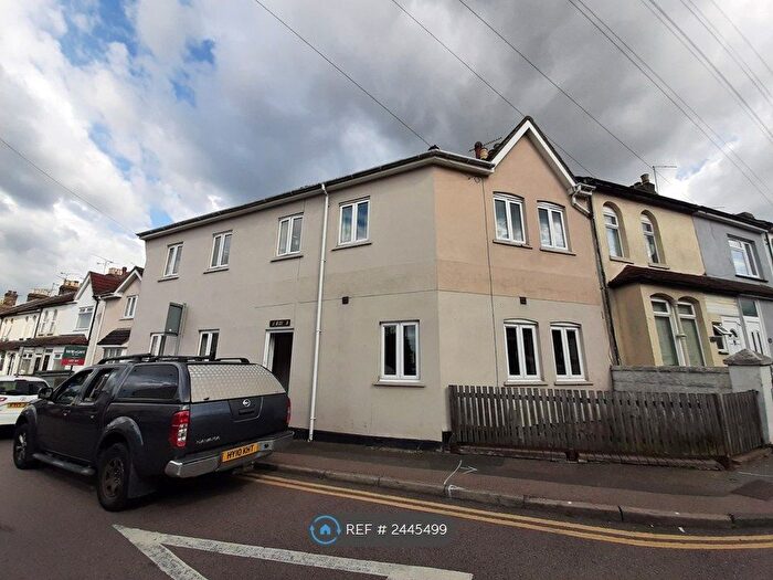 2 Bedroom Flat To Rent In Post House, Gillingham, ME7
