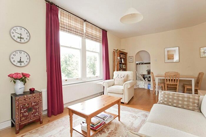 2 Bedroom Apartment To Rent In Lucerne Road, Highbury, N5