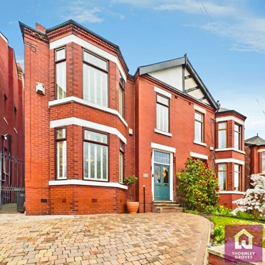 4 Bedroom Semi-Detached House To Rent In Claremont Road, Salford, Greater Manchester, M6