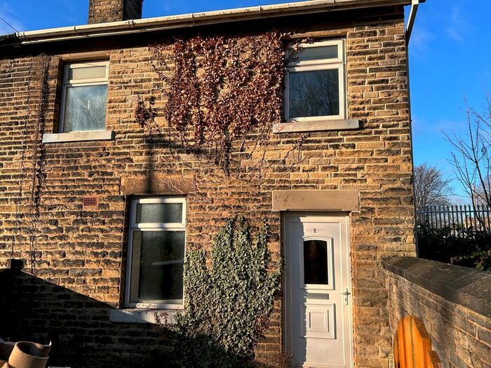 3 Bedroom End Of Terrace House To Rent In Cater Lane, Heckmondwike, WF16
