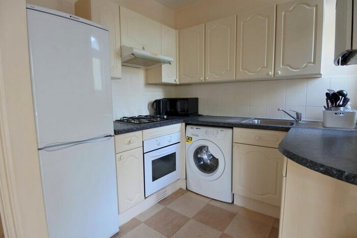 2 Bedroom Flat To Rent In Southfield Road, London, W4