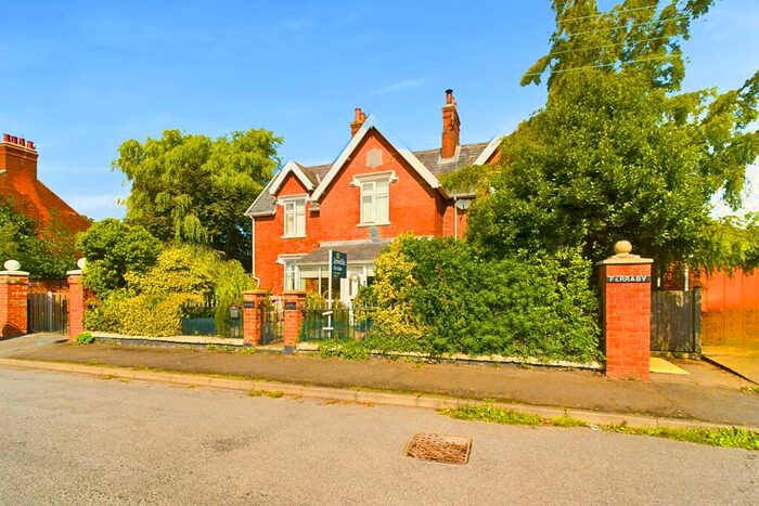 4 Bedroom Semi-Detached House For Sale In Station Road, Thornton Curtis, North Lincolnshire, DN39