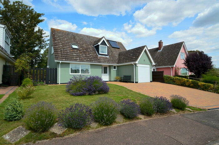 3 Bedroom Chalet For Sale In Farmerie Road, Hundon, Suffolk, CO10