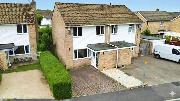 3 Bedroom Semi-Detached House For Sale In Sutton Road, Speen, Newbury, Berkshire, RG14